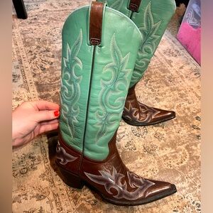 Lane cowboy boots